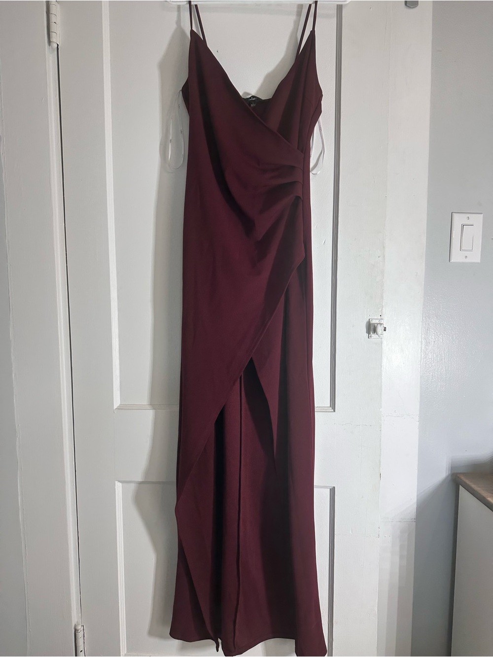 Lulus Women’s Solid V-Neck Spaghetti Strap Maxi Slip Dress, Burgundy, L